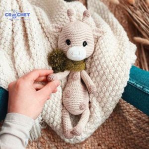 MQ-074-Amigurumi Poppy the Giraffe